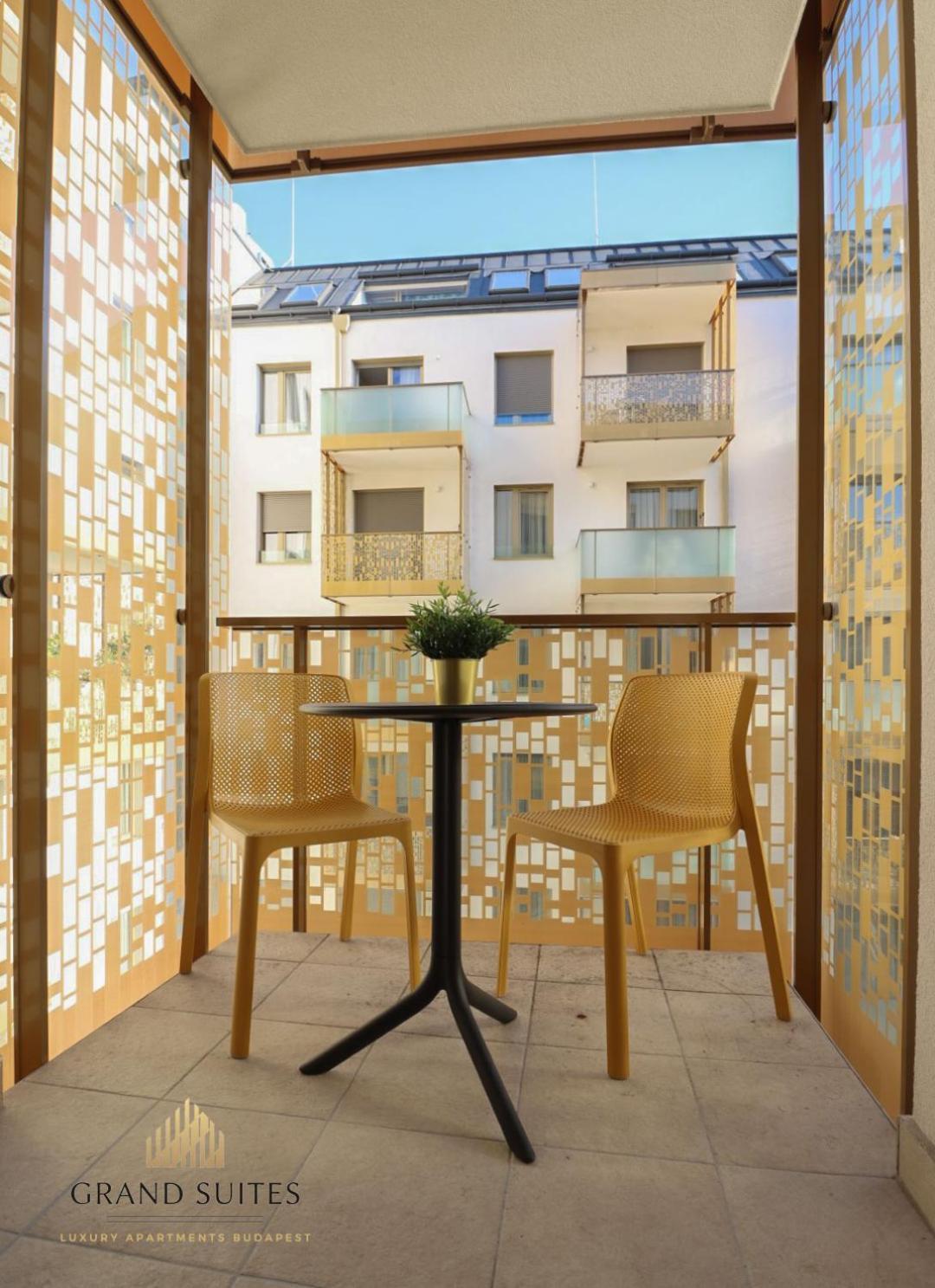 Grand Suites Central Budapeste Exterior foto