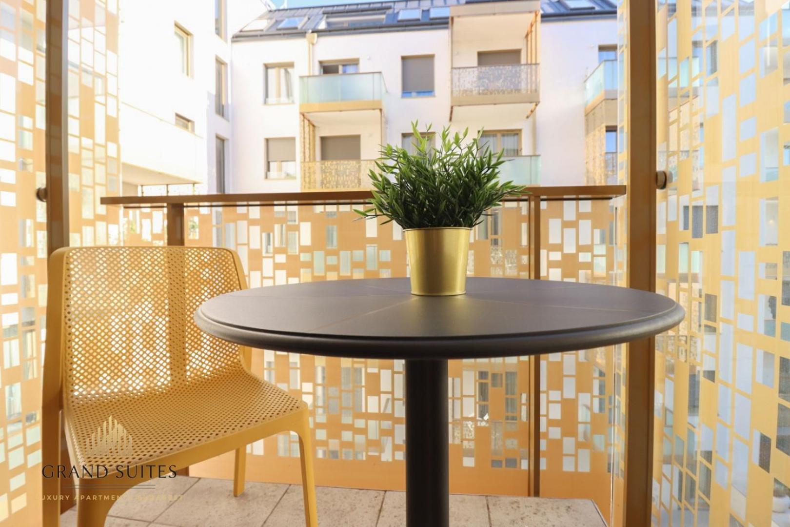 Grand Suites Central Budapeste Exterior foto