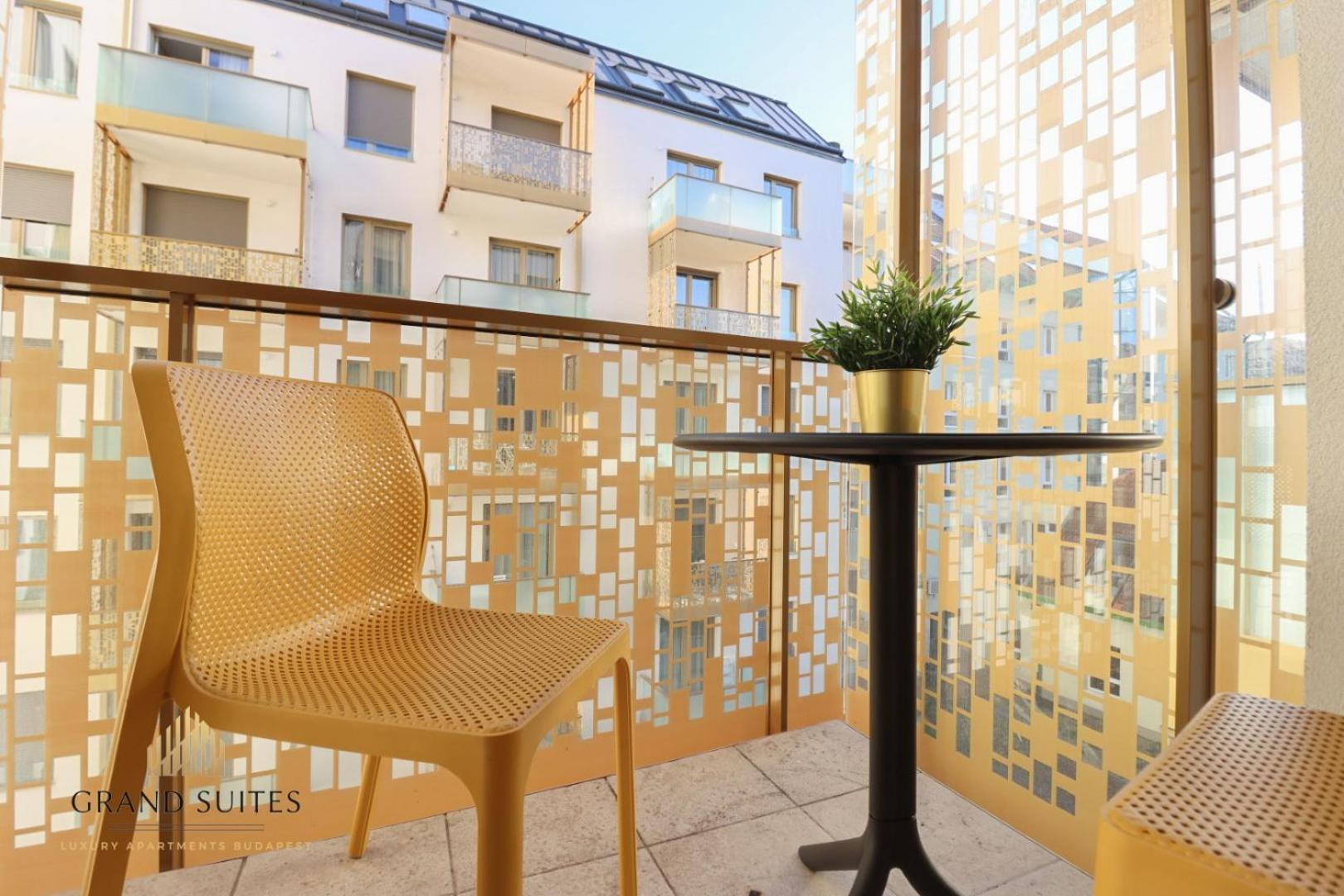 Grand Suites Central Budapeste Exterior foto