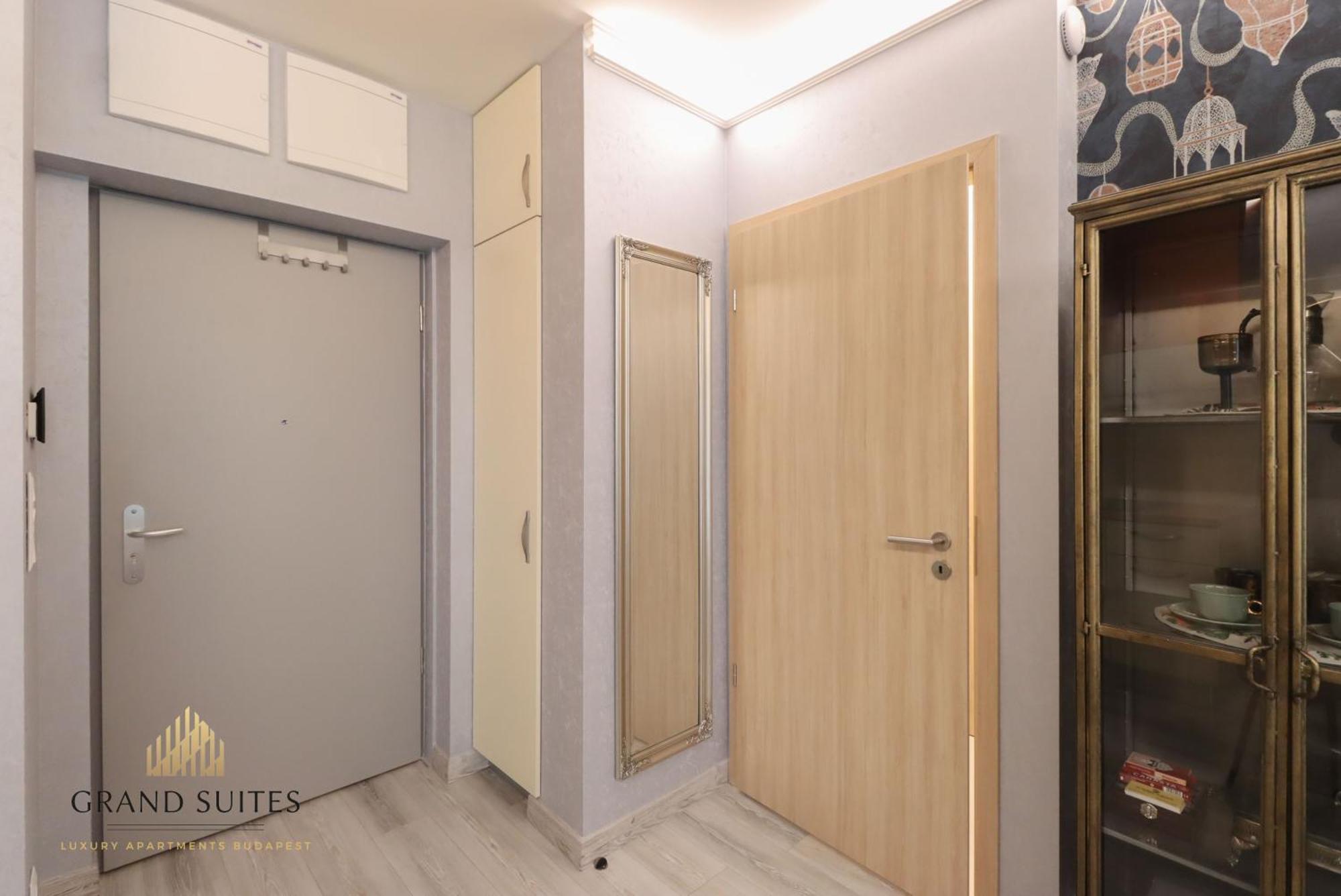 Grand Suites Central Budapeste Exterior foto